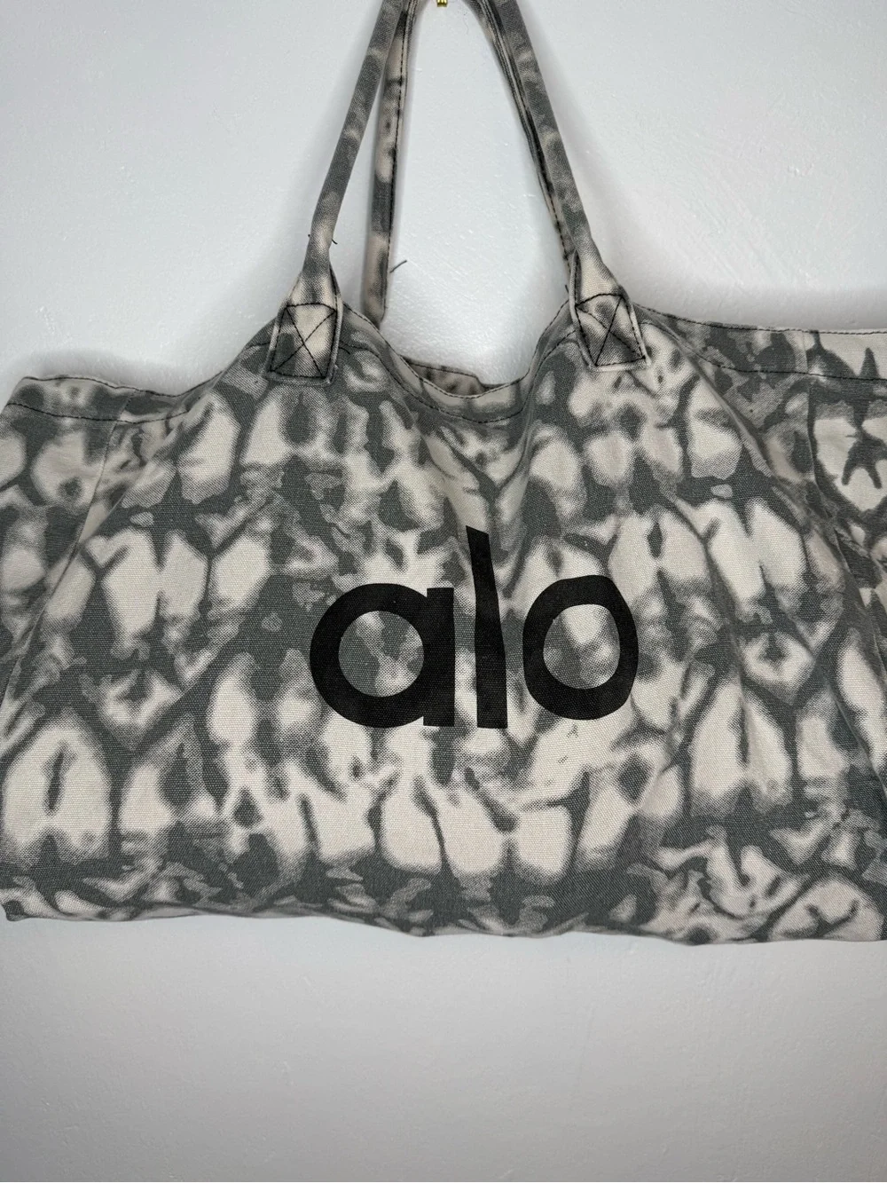 ALO Yoga Gray Tie-Dye Canvas Tote - Picture 3 of 13